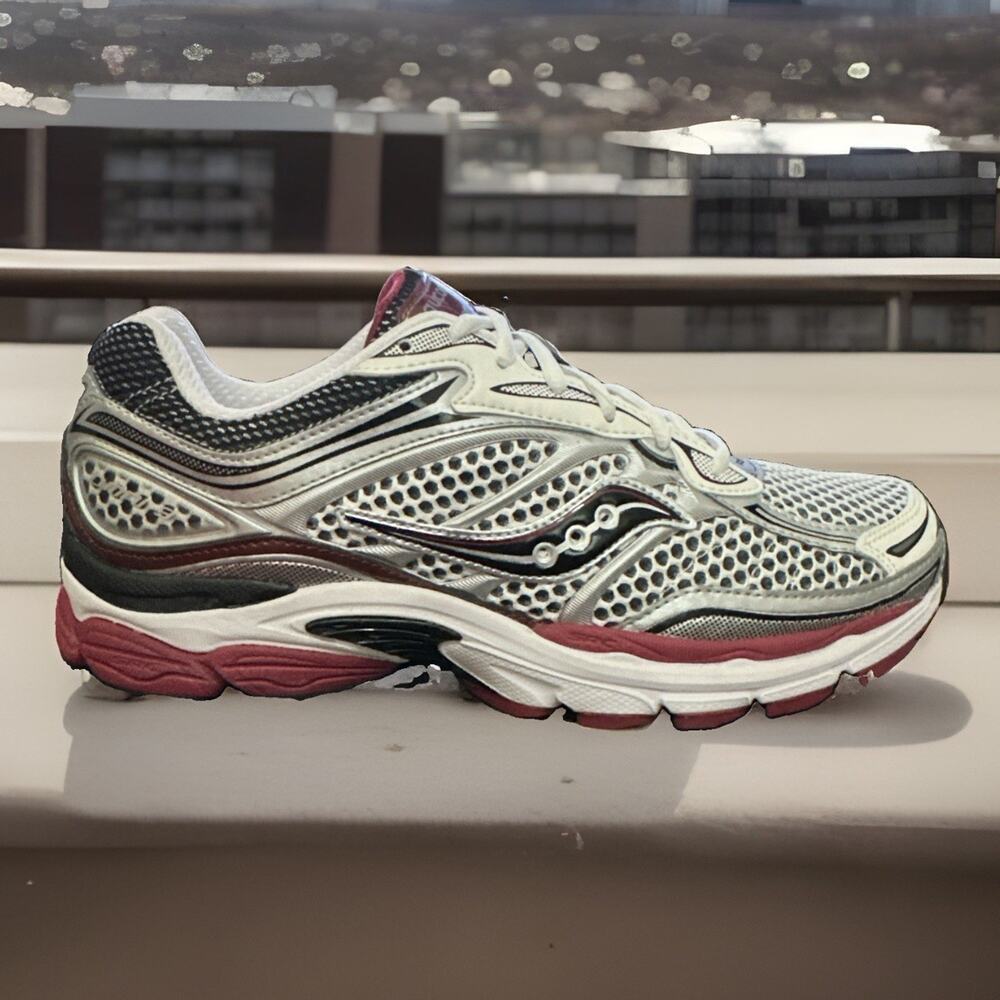New Men's Size 9.5 Saucony Progrid Omni 9 Silver Red S70739-1
